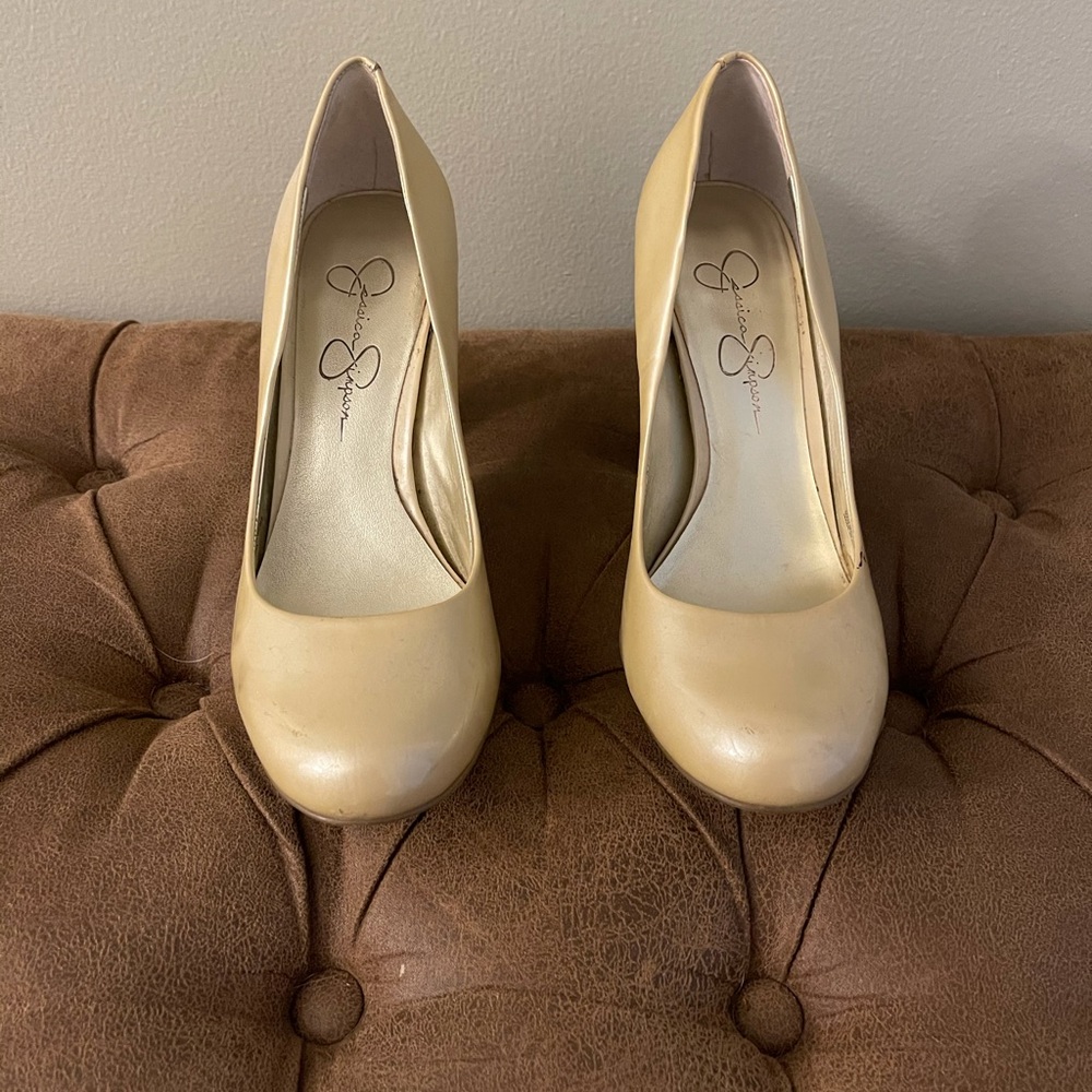 Jessica Simpson patent leather pumps
